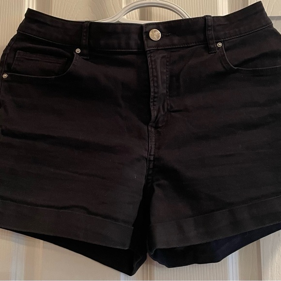 H&M black short jeans short pants- US 6 - Picture 1 of 2